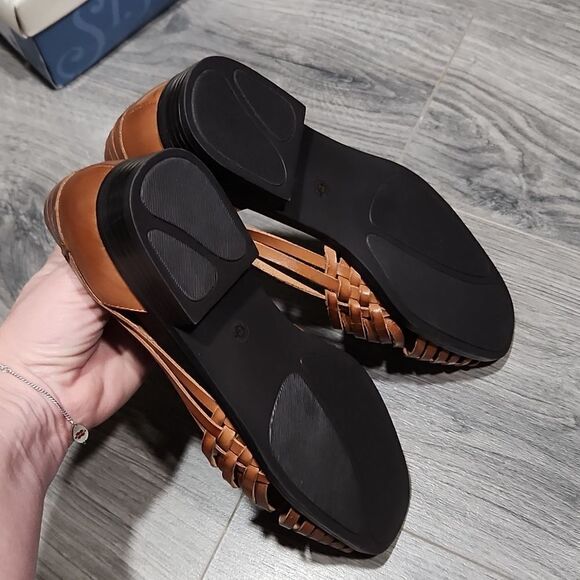 NIB ST JOHNS BAY Lily Sand Leather Huachuca Sandals - Picture 5 of 6